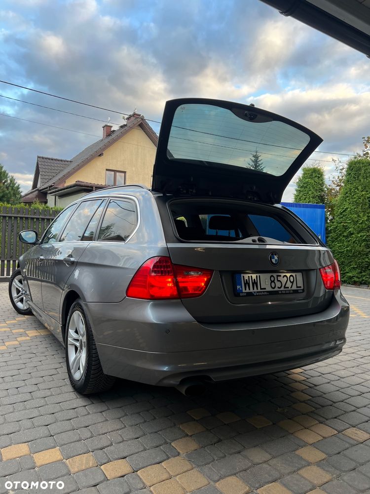 BMW Seria 3 318d Touring - 10