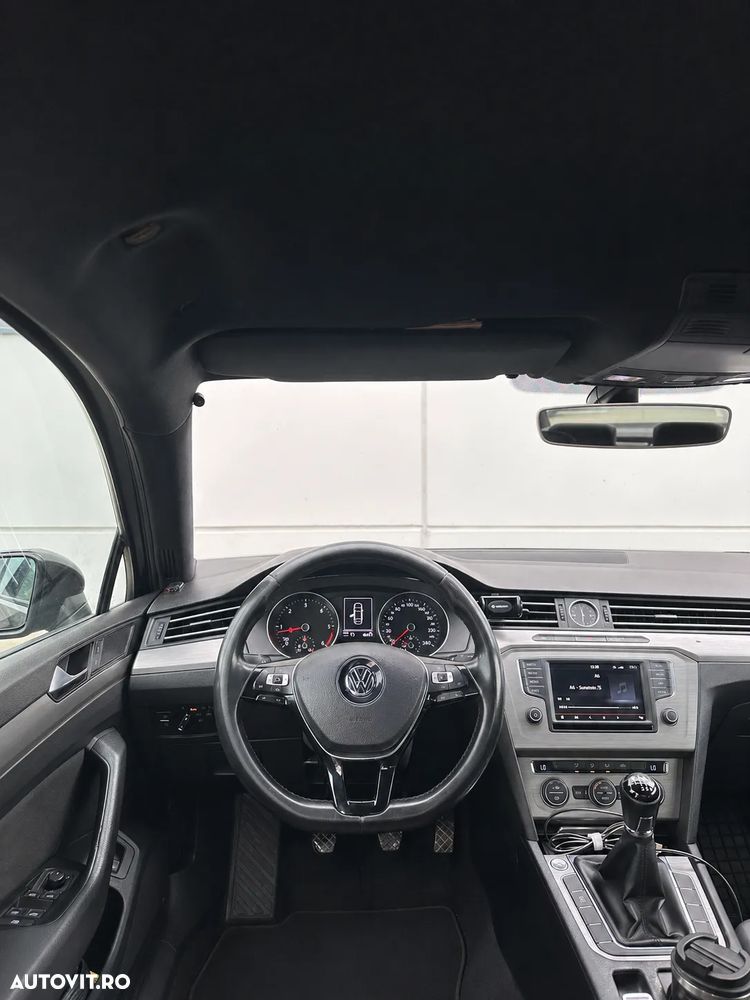 Volkswagen Passat 1.6 TDI Comfortline - 2