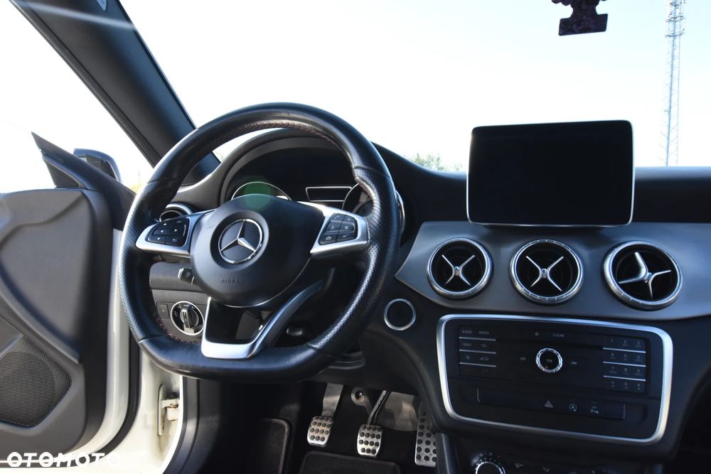 Mercedes-Benz CLA 200 AMG Line - 11