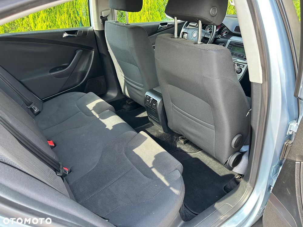 Volkswagen Passat 1.6 FSI Comfortline - 16
