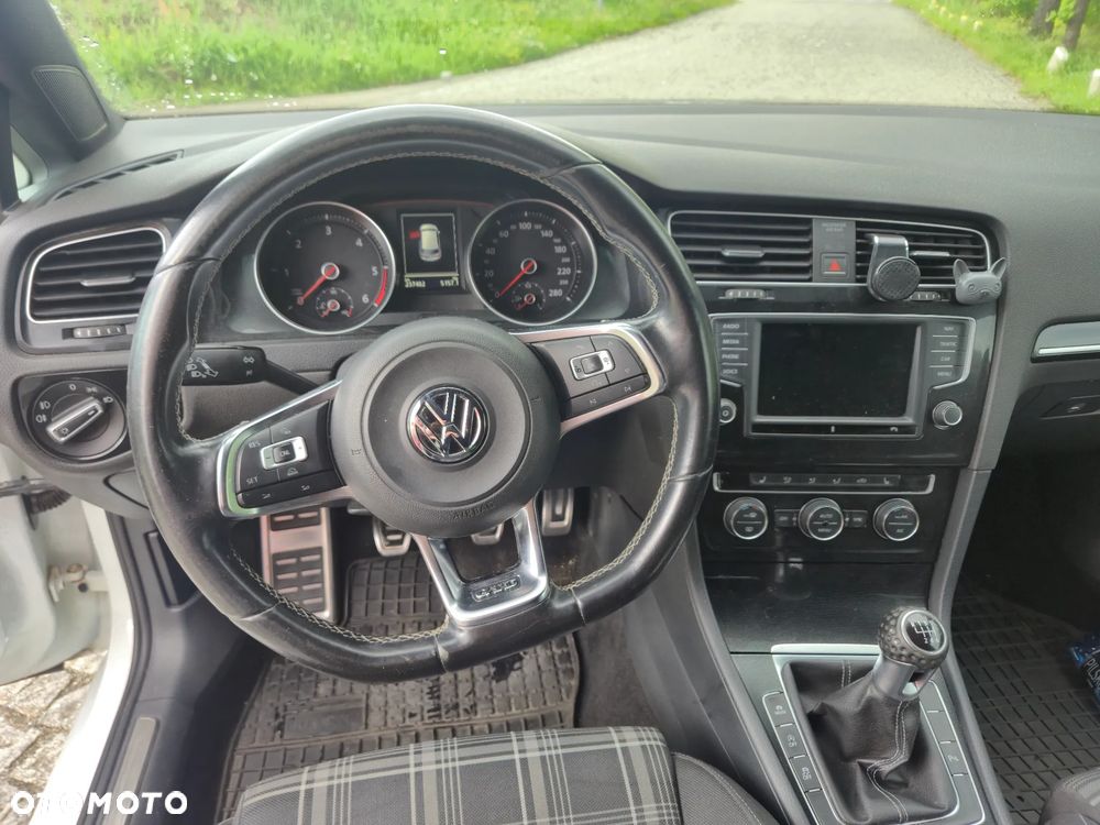 Volkswagen Golf - 8