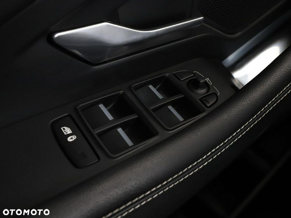 Jaguar E-Pace P200 AWD R-Dynamic S - 36