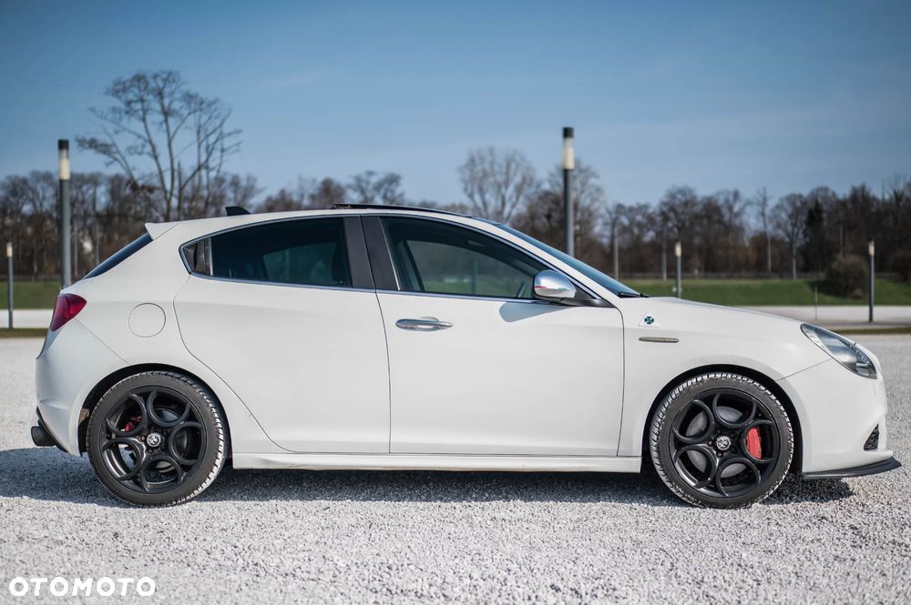 Alfa Romeo Giulietta ver-1750-tbi-quadrifoglio-verde - 11