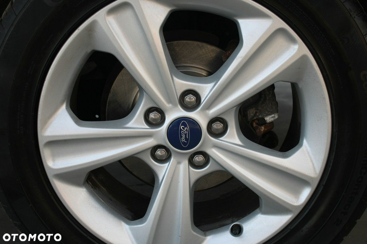 Ford Kuga 1.5 EcoBoost 2x4 Titanium - 32