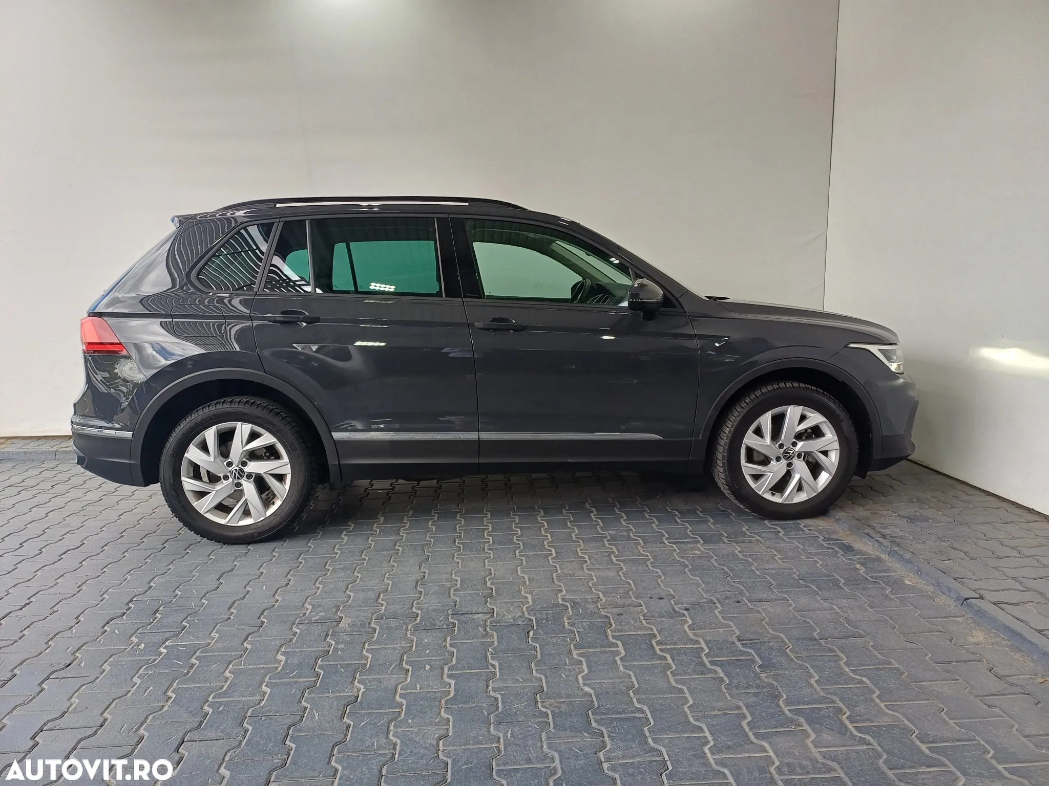 Volkswagen Tiguan 2.0 TDI SCR DSG 4Motion Life - 35