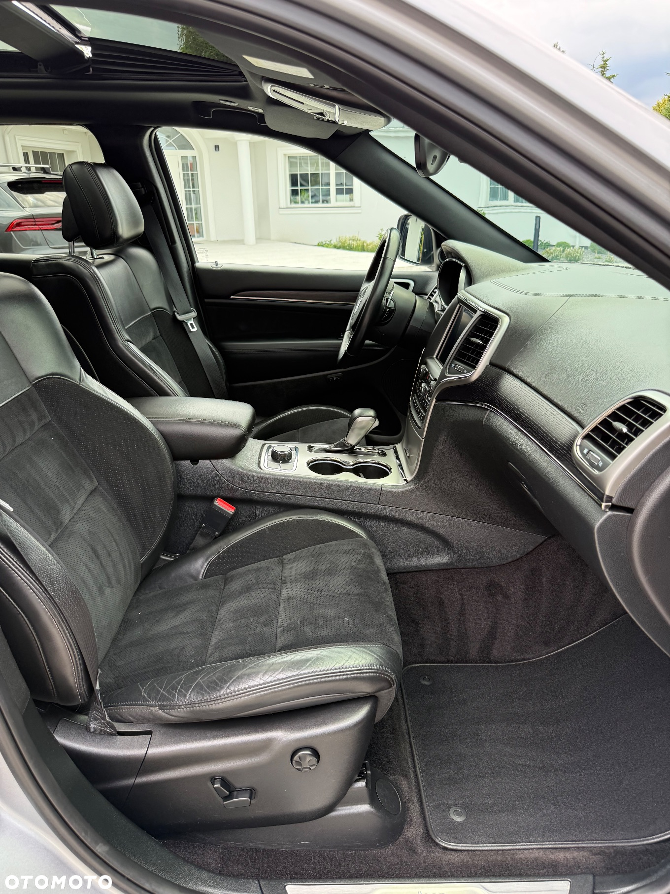 Jeep Grand Cherokee - 27