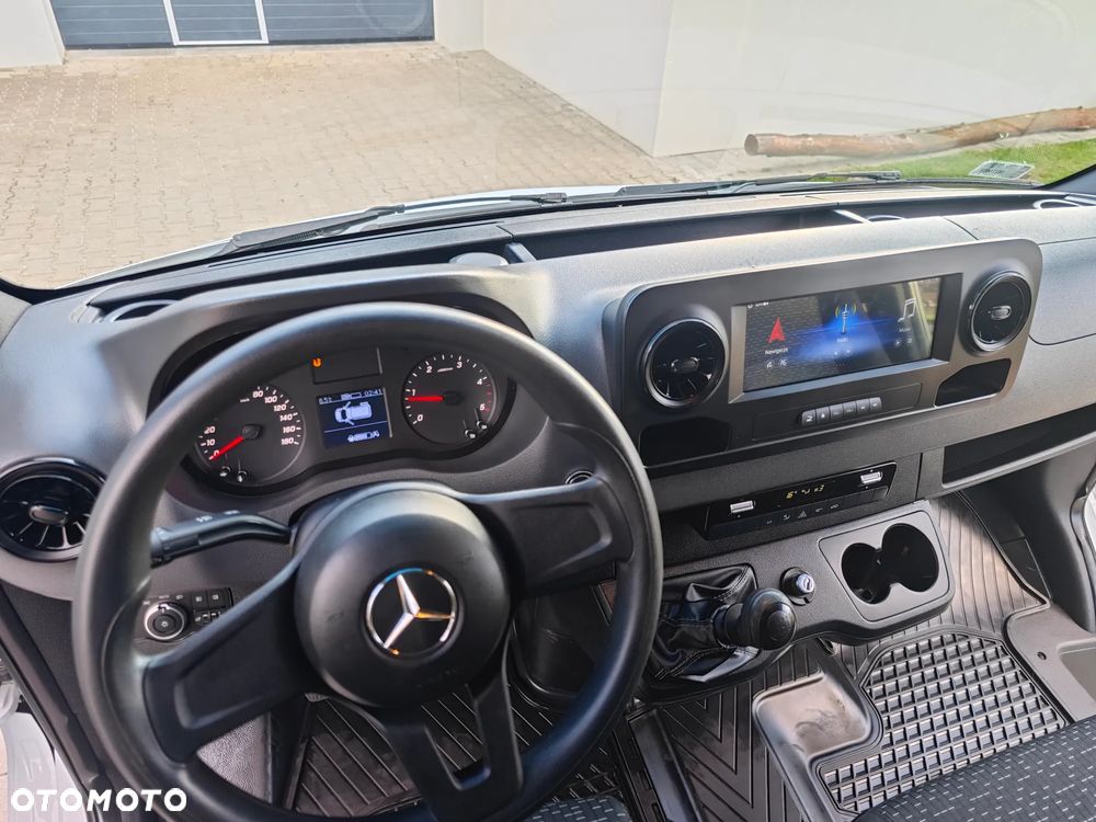 Mercedes-Benz Sprinter - 13