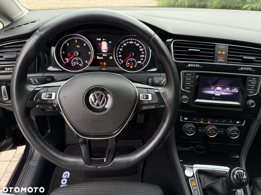 Volkswagen Golf - 16