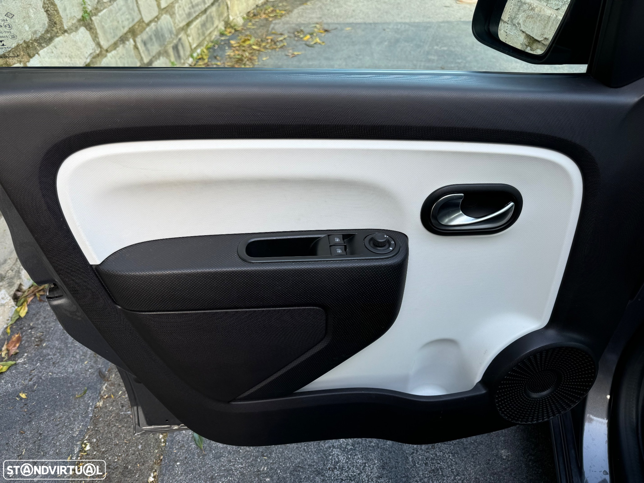 Renault Twingo Z.E. 22 Intens - 20
