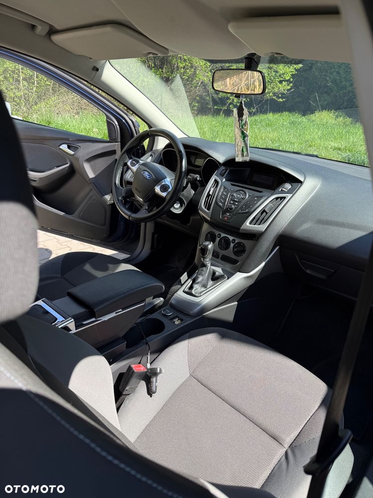 Ford Focus 1.6 Ambiente - 10