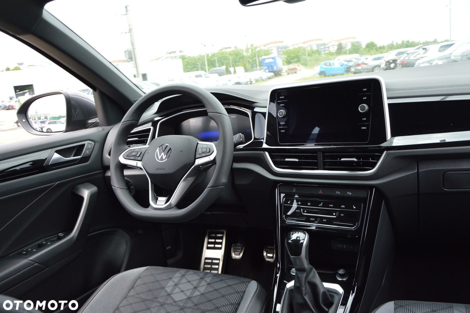 Volkswagen T-Roc - 14