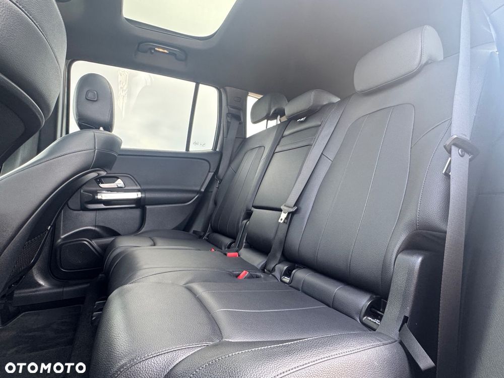 Mercedes-Benz GLB 250 4Matic 8G-DCT - 18
