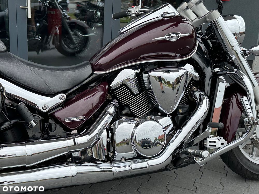 Suzuki Intruder - 11
