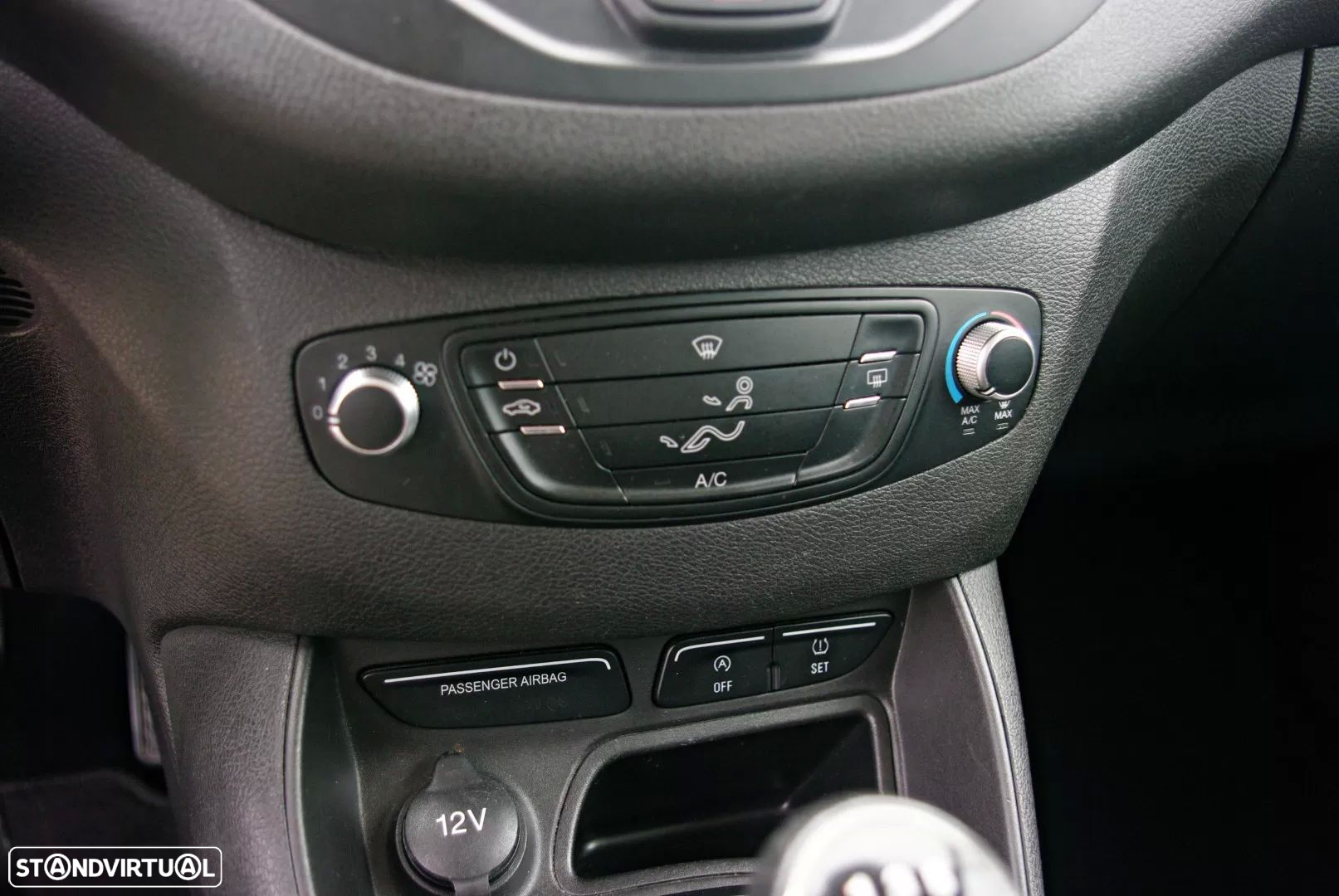Ford Tourneo Courier 1.5 TDCi Ambiente - 29