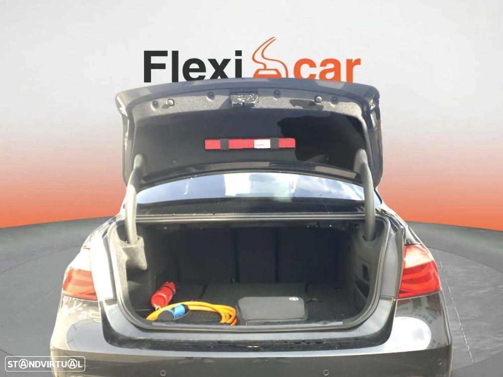 BMW 330 e iPerformance Pack M - 9