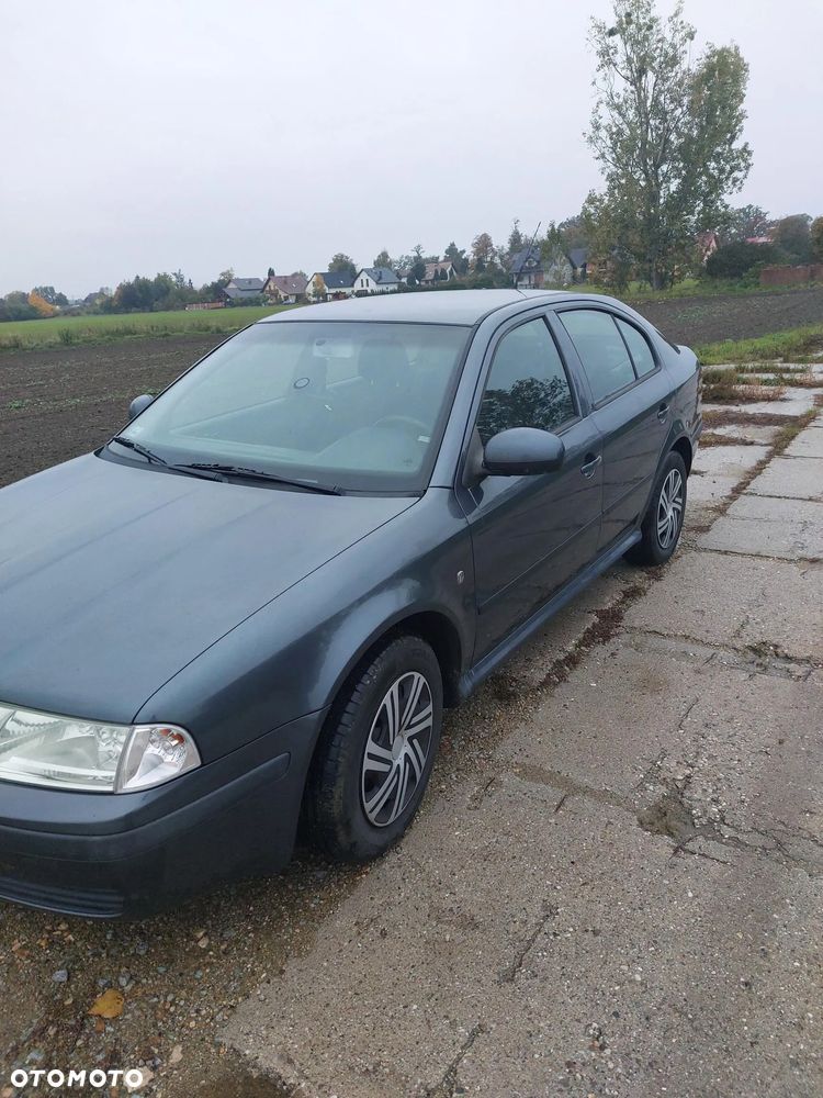 Skoda Octavia 1.6 Tour - 8