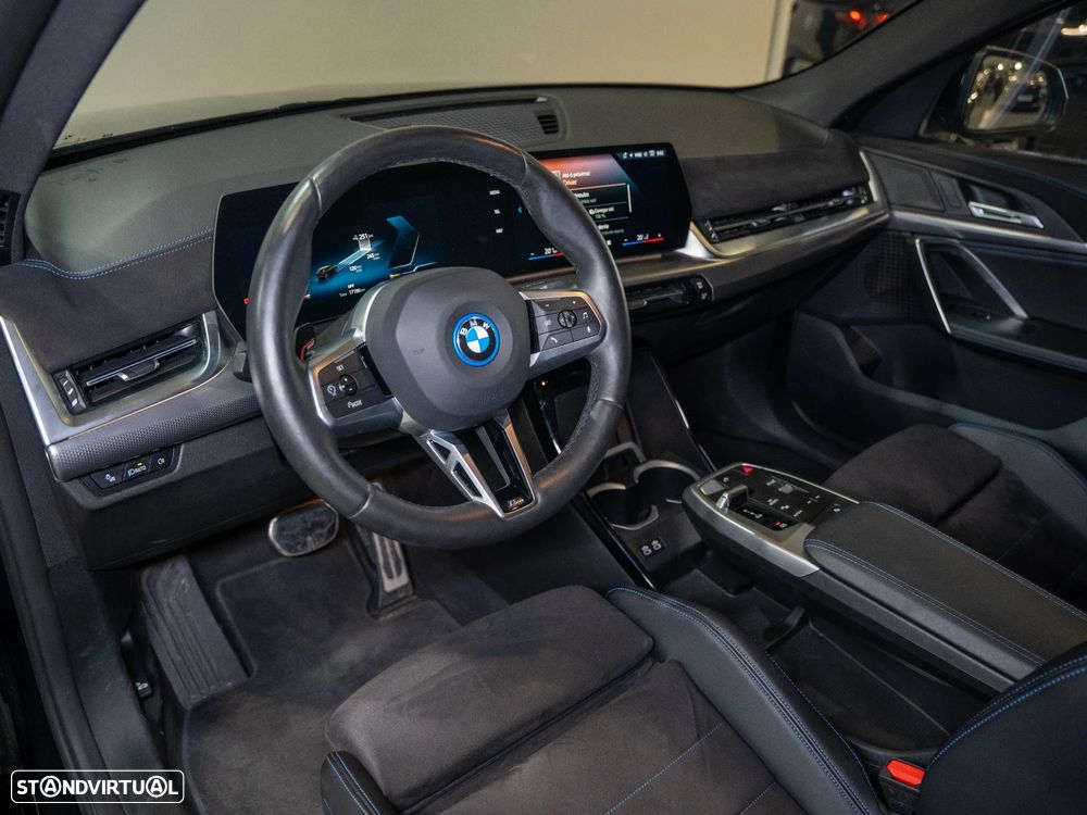 BMW iX2 eDrive20 Pack Desportivo M - 8