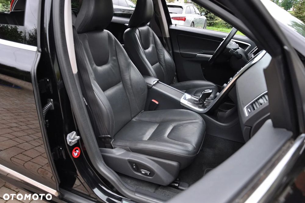 Volvo XC 60 D5 AWD Geartronic Summum - 22