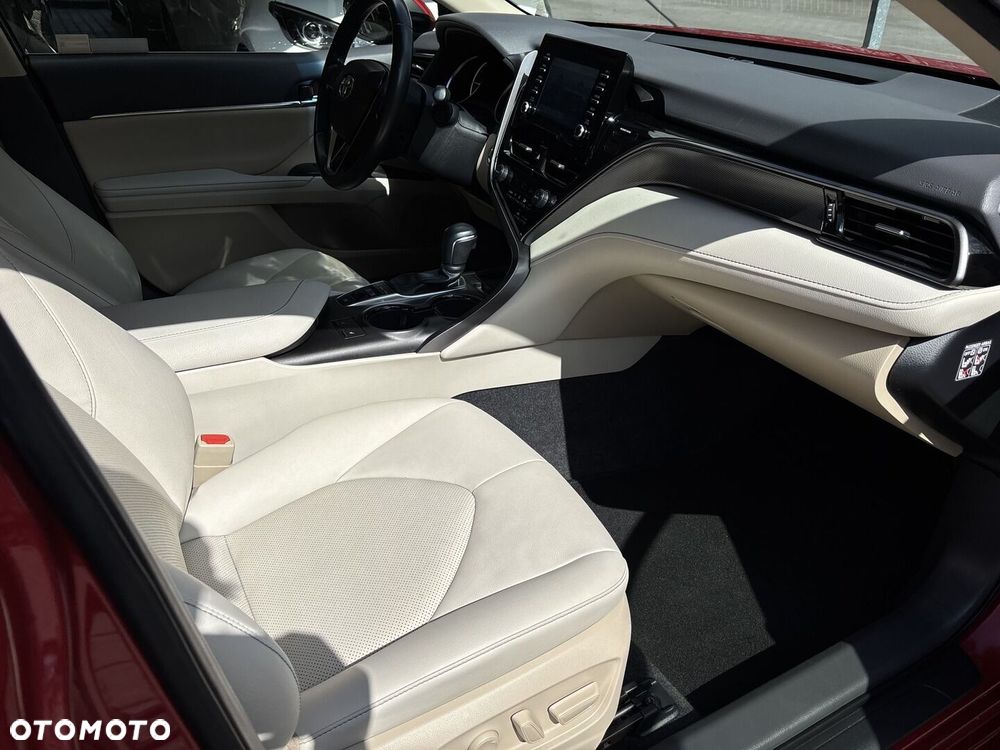 Toyota Camry 2.5 Hybrid Comfort CVT - 24