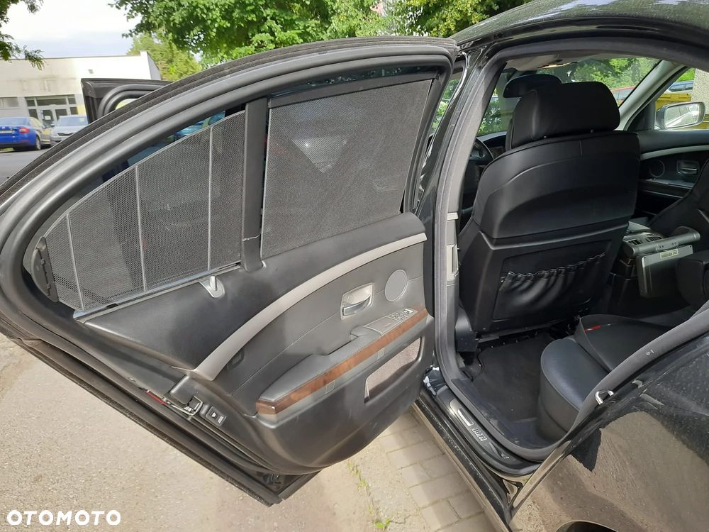 BMW Seria 7 750i - 13