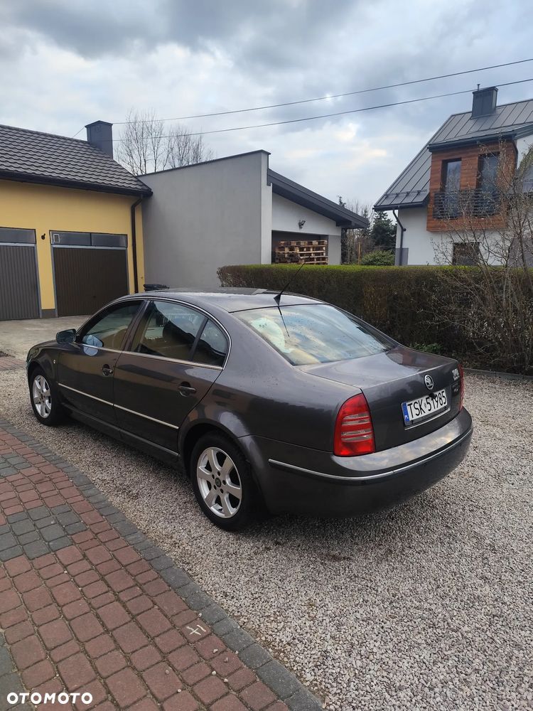 Skoda Superb 2.0 TDI DPF Elegance - 4