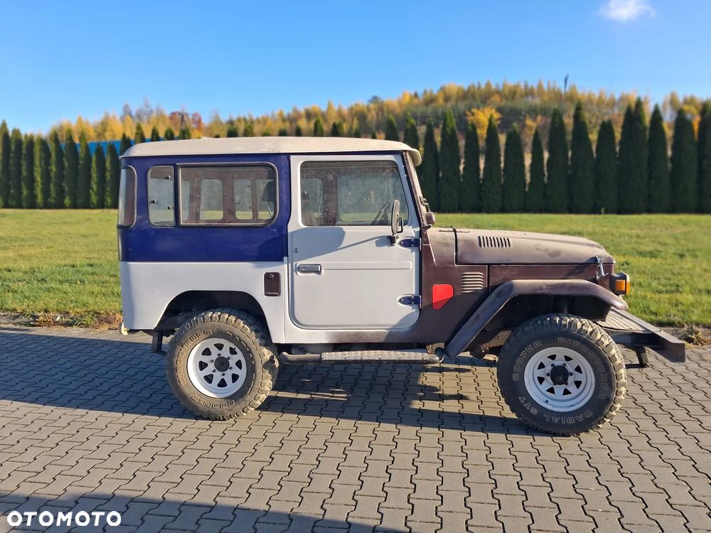 Toyota Land Cruiser 1977 photo 3