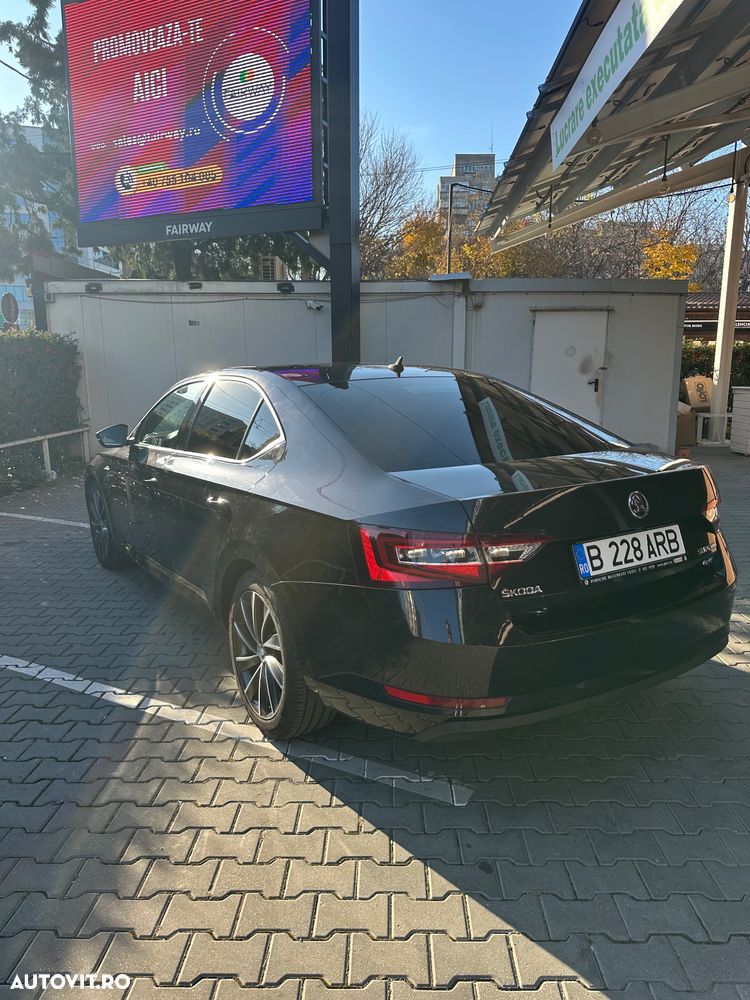 Skoda Superb 2.0 TDI DSG 4X4 Laurin & Klement - 5