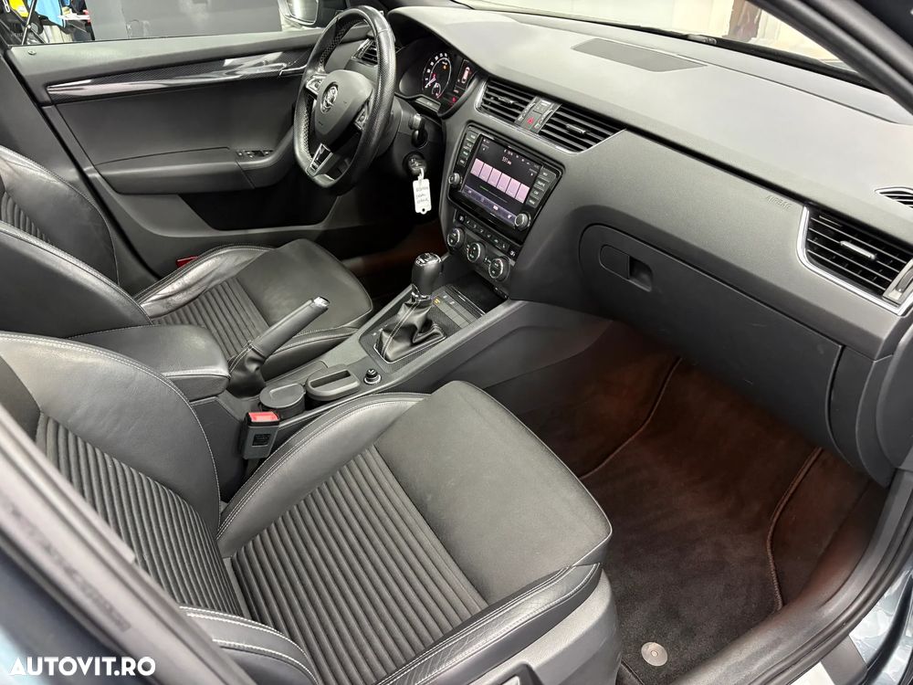 Skoda Octavia 2.0 TDI DSG RS - 18