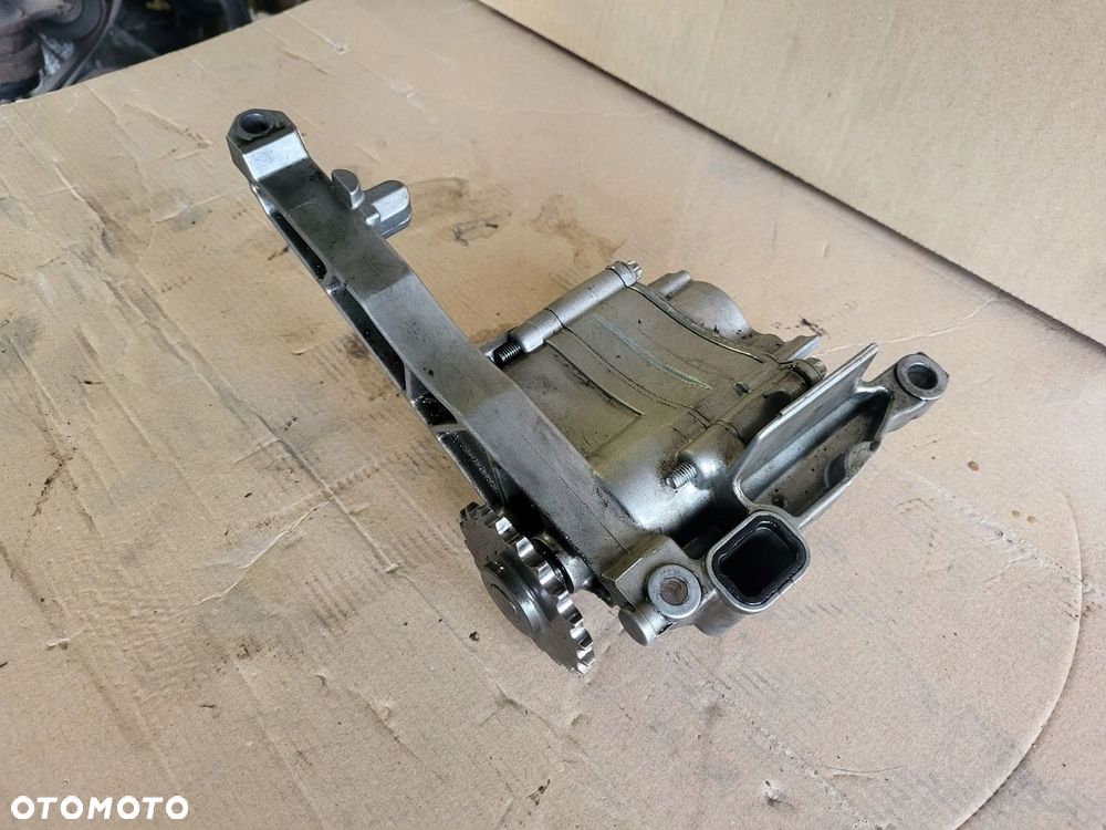 POMPA OLEJU MERCEDES 3.0 CDI A6421810547 - 2