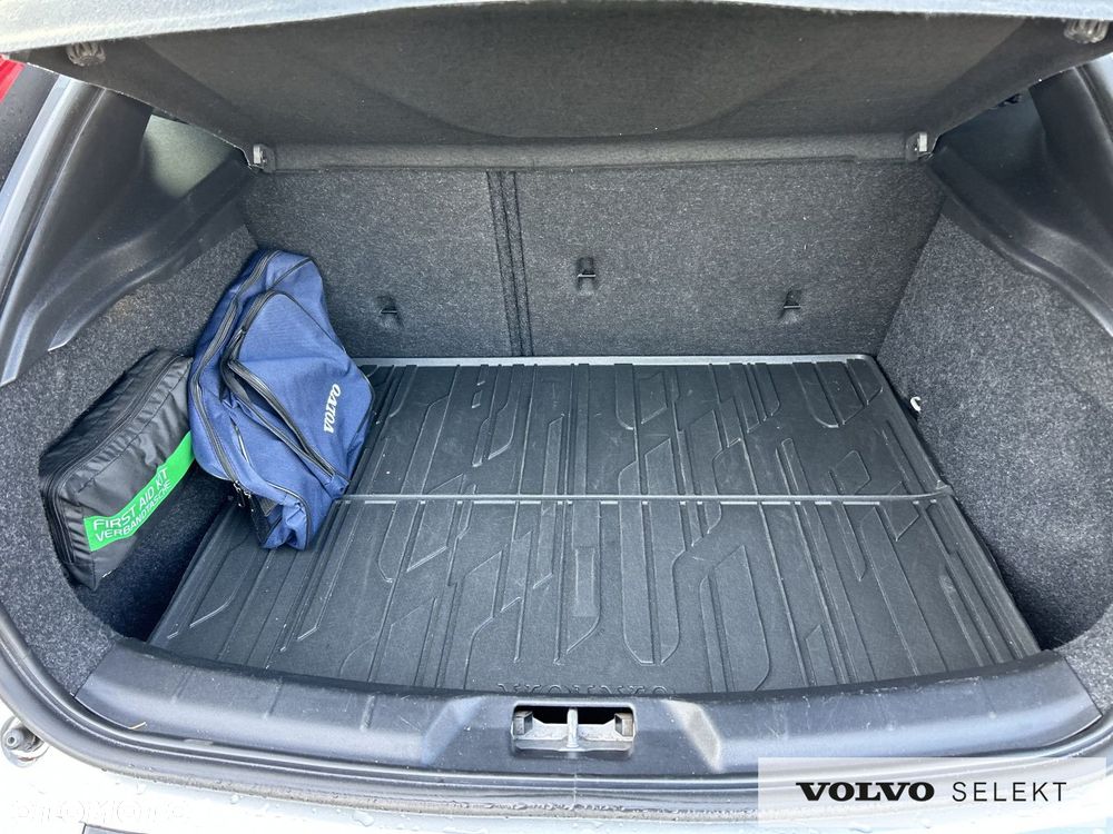 Volvo V40 - 25