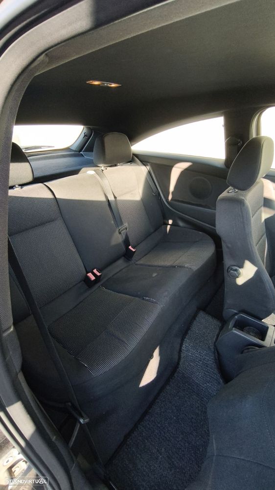 Opel Astra GTC 1.9 CDTI - 11