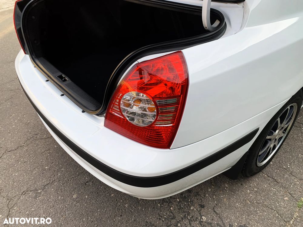 Hyundai Elantra - 34