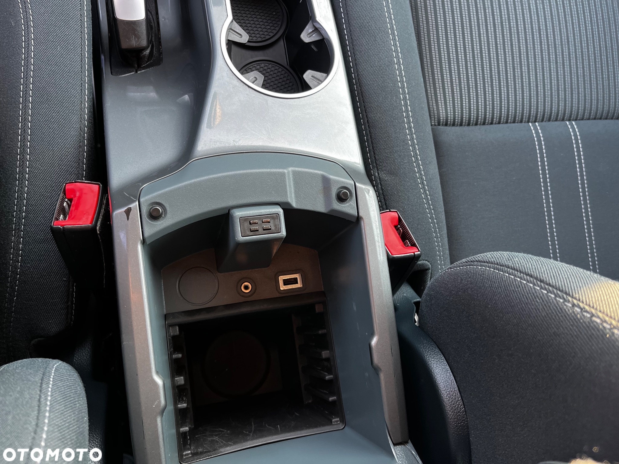 Ford Grand C-MAX - 28