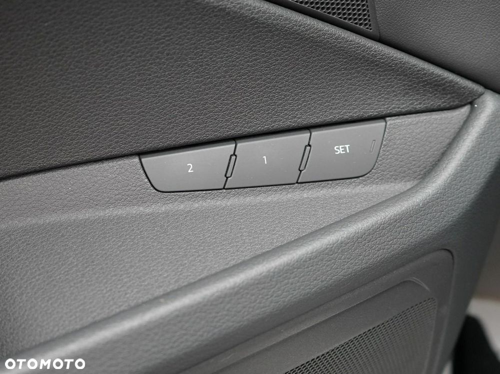 Audi Q8 Sportback e-tron - 12
