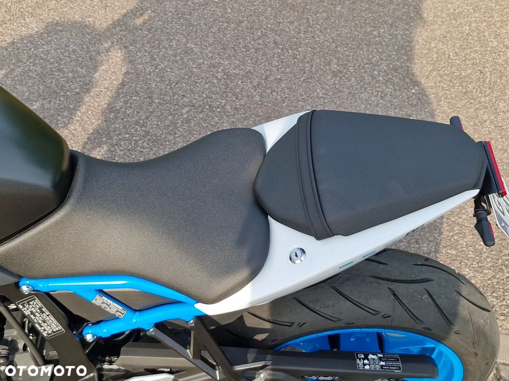 Suzuki GSX - 23