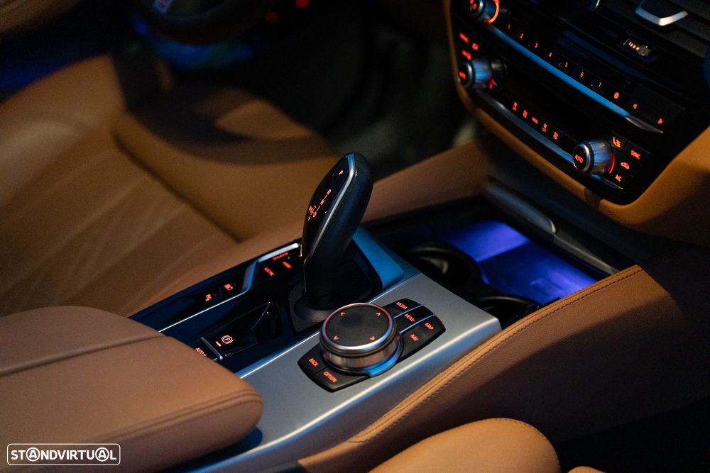 BMW 530 e Pack Desportivo M - 24