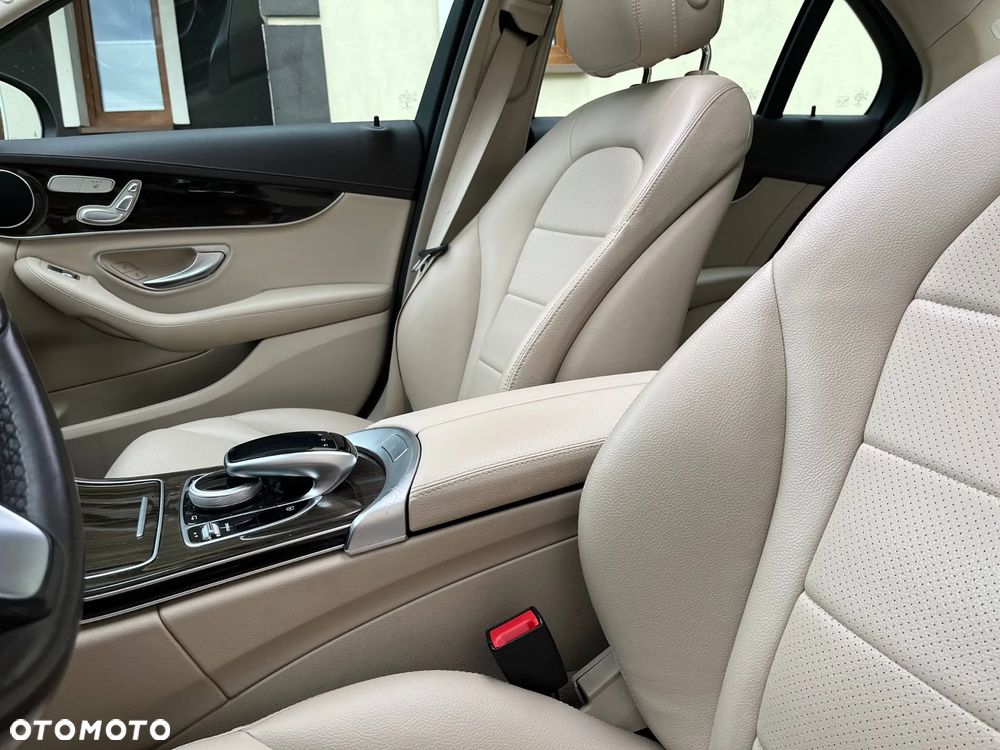 Mercedes-Benz Klasa C 300 7G-TRONIC Exclusive - 6