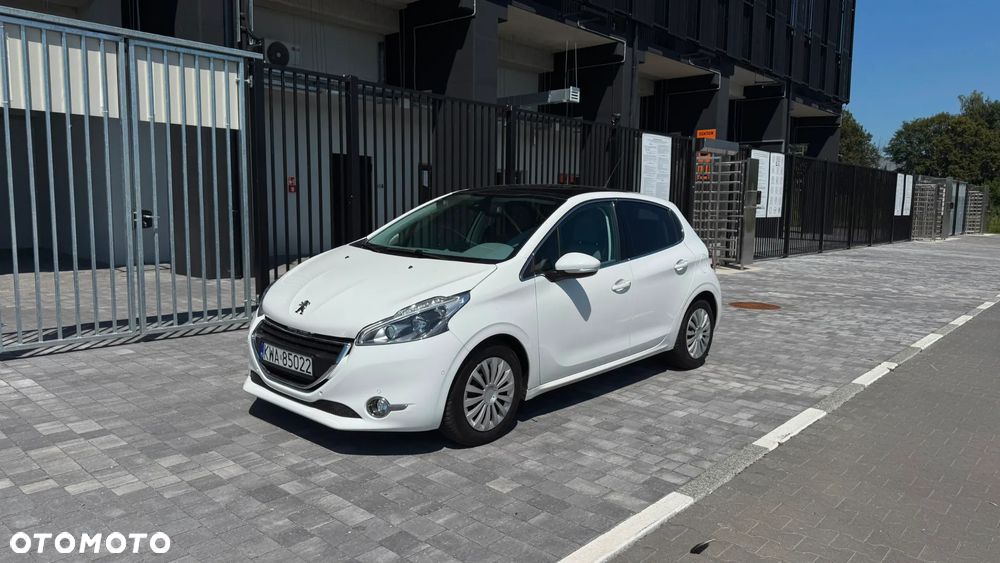 Peugeot 208 - 1