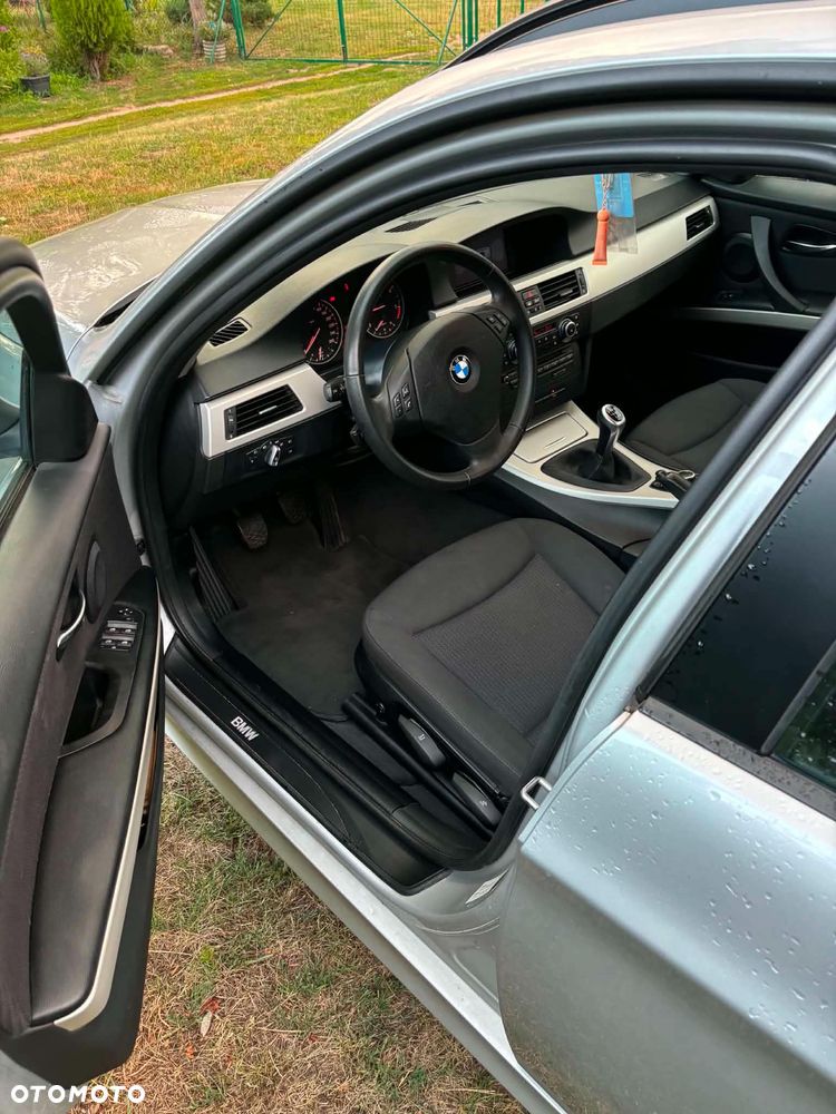 BMW Seria 3 318d DPF - 36