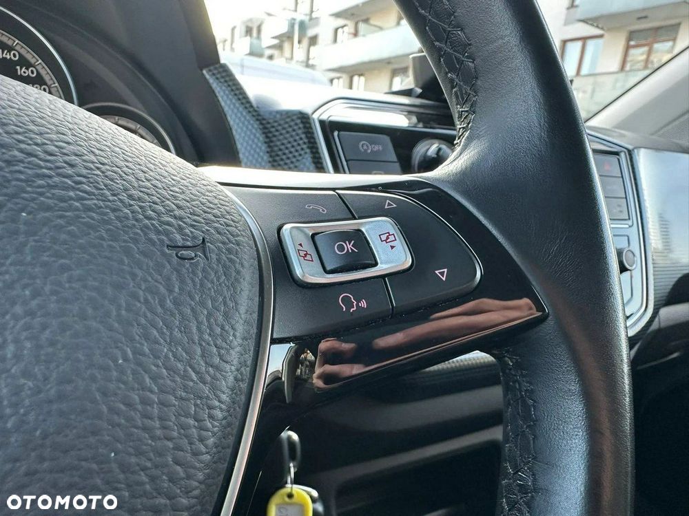 Volkswagen up! 1.0 Black Style - 23