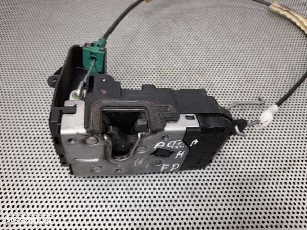 Fecho Porta Frente Dto Opel Astra H Gtc (A04) - 2
