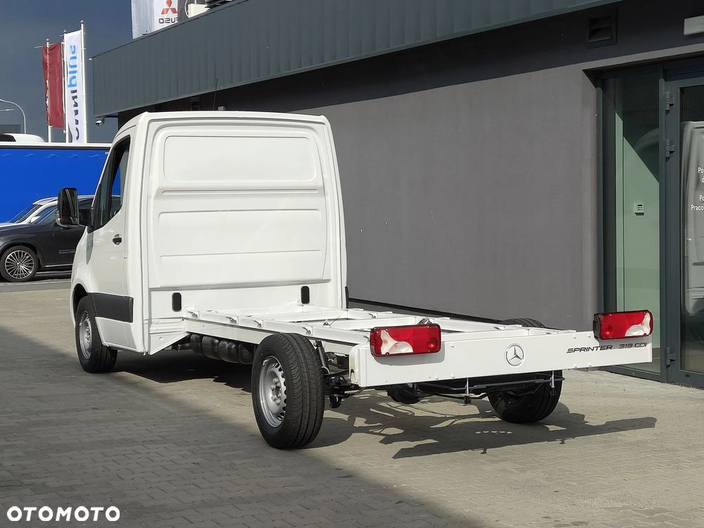 Mercedes-Benz Sprinter - 4