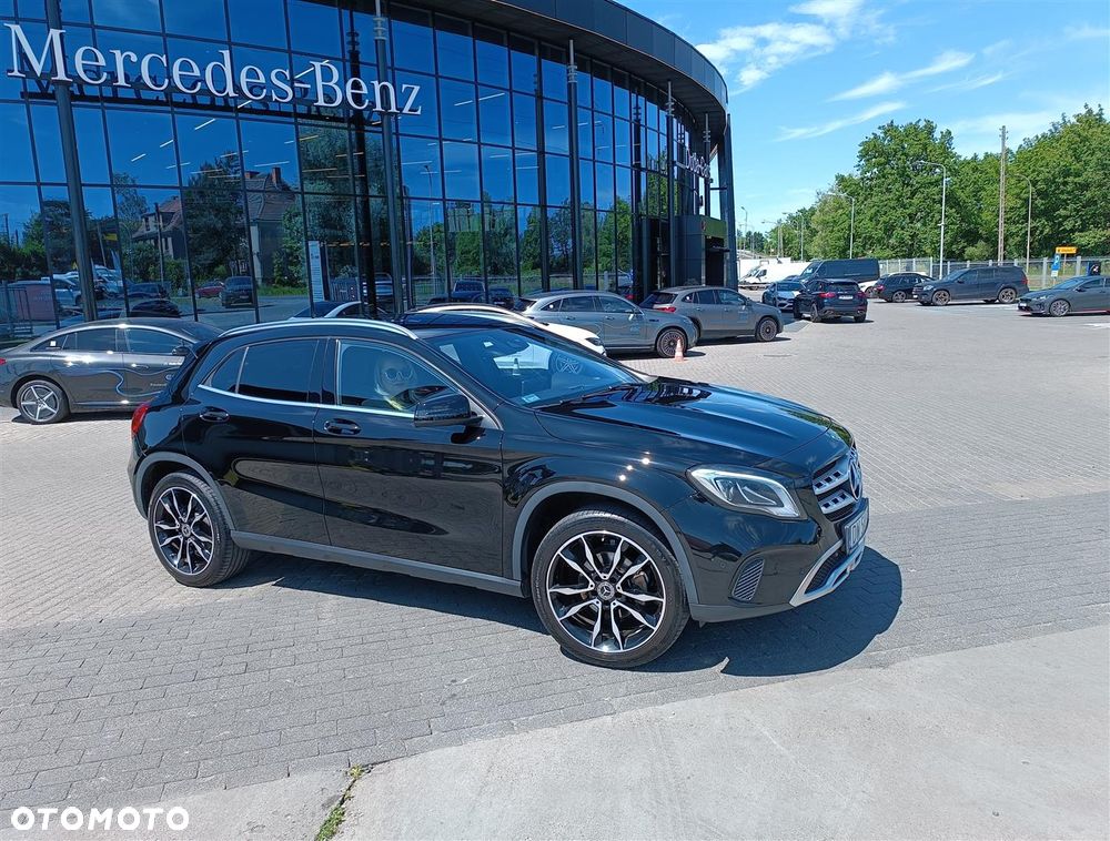 Mercedes-Benz GLA 200 7G-DCT - 3