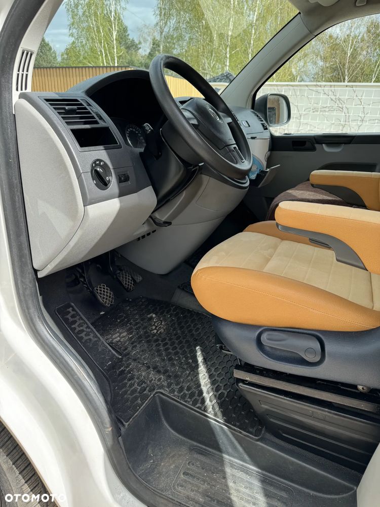 Volkswagen T5 Campervan - 11