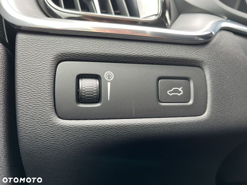 Volvo XC 60 B4 B Momentum - 24