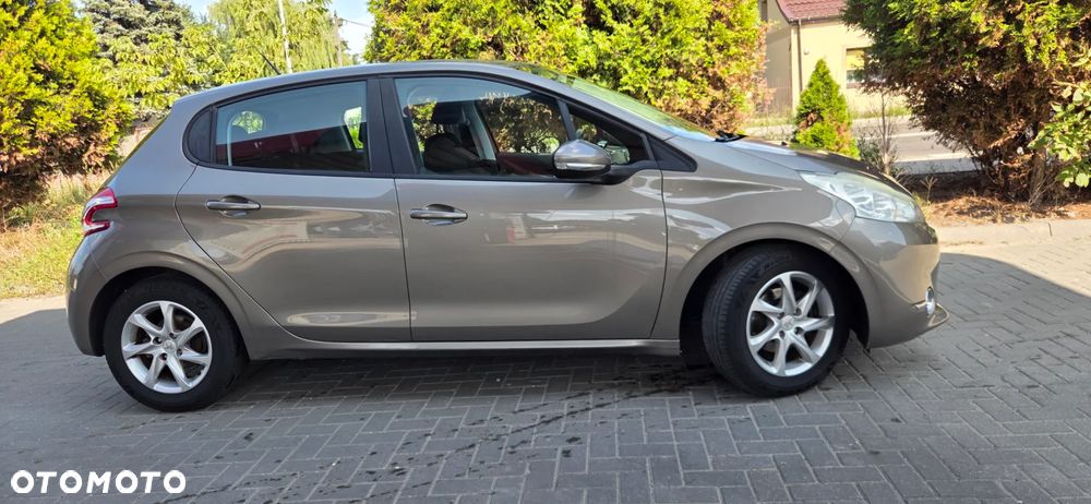 Peugeot 208 - 6
