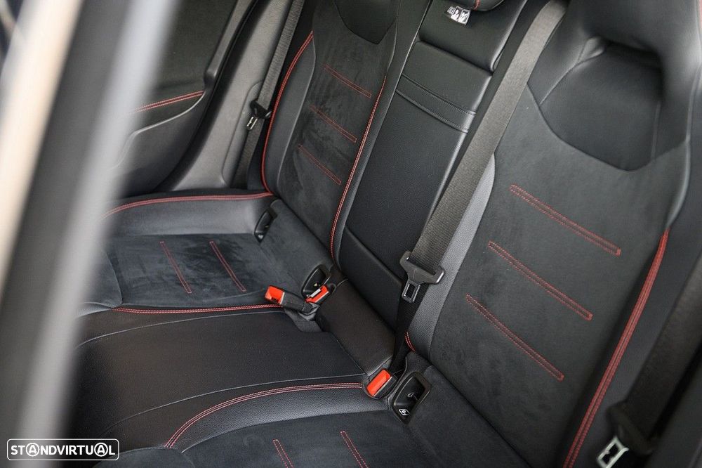 Mercedes-Benz A 250 e AMG Line - 18