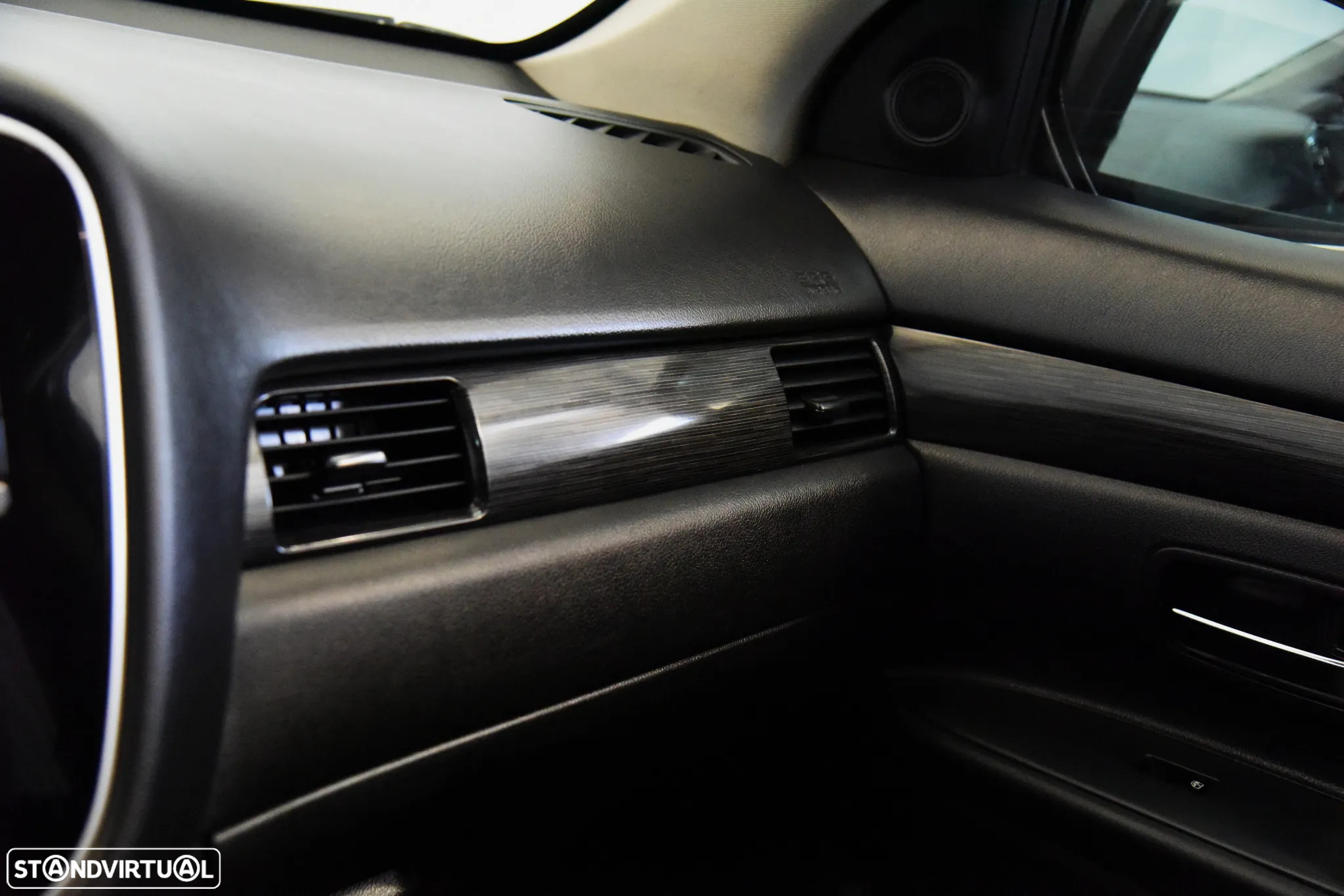 Mitsubishi Outlander 2.2 DI-D Intense+ - 29