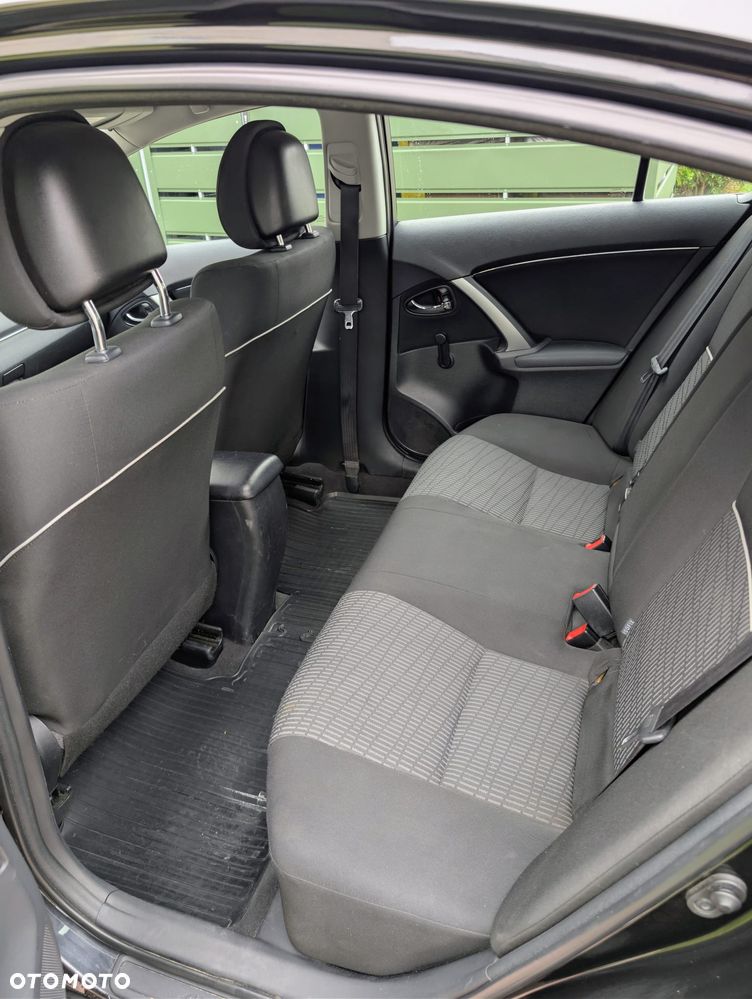 Toyota Avensis 1.6 Premium - 11