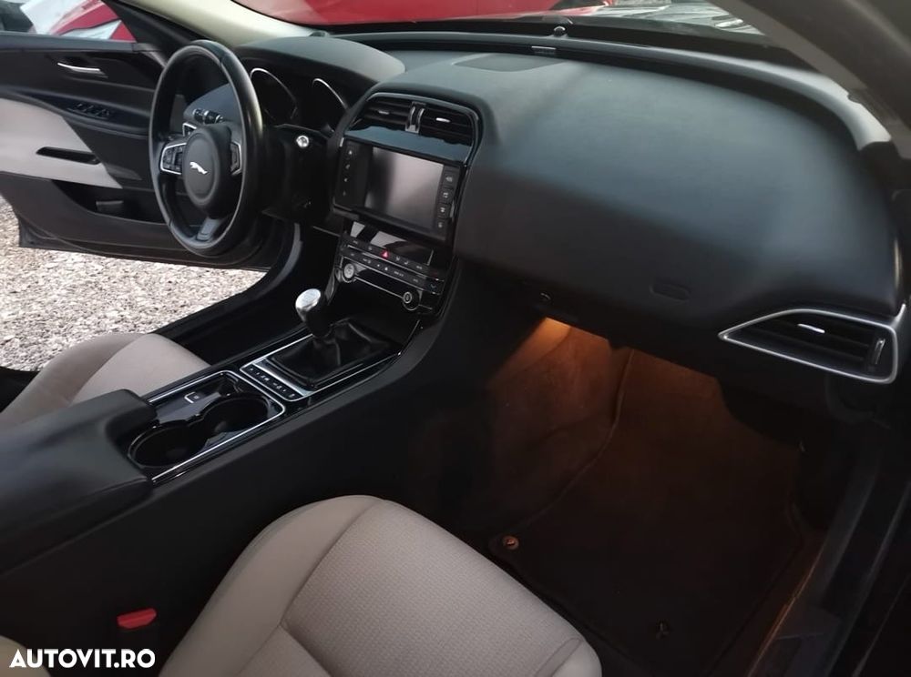 Jaguar XE - 9